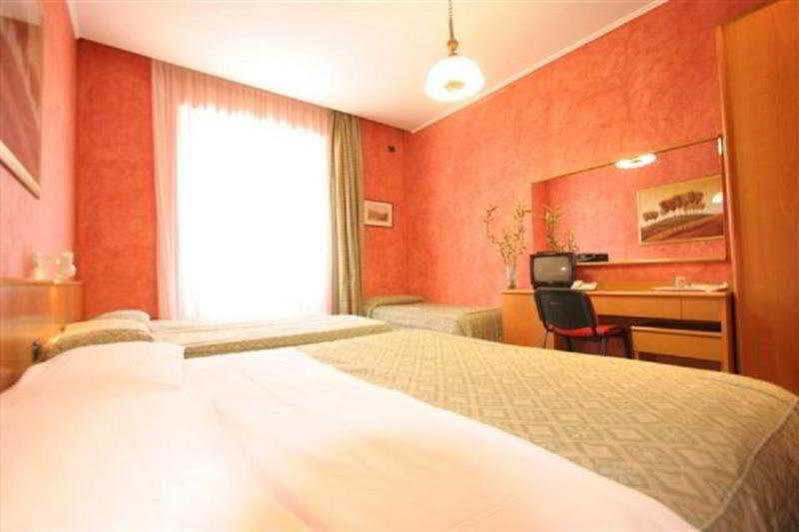 Hotel Marco Polo Рим Екстериор снимка